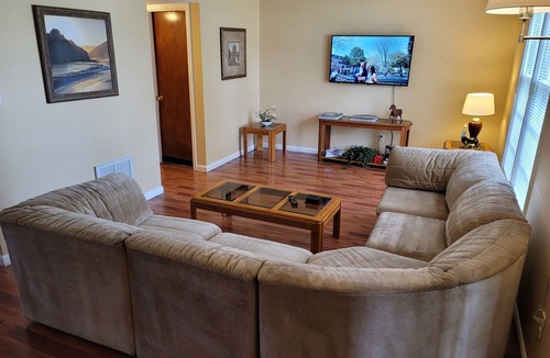Lexington House | Cozy and Spacious Lexington stay
