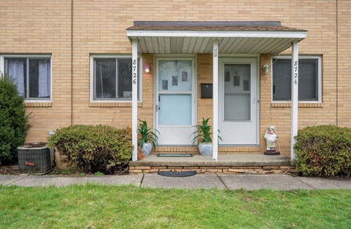 North Canton House | Cozy and Spacious 2-bedroom townhome Near Hall of Fame, CAK, Shopping and Dining