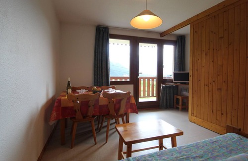 Termignon Apartment | Cozy apartment 4 pers, ski-in/ski-out, balcony, parking, WiFi