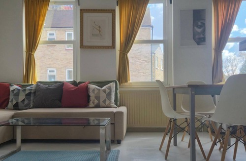 Barnes Apartment | Cozy apartment in Barnes with garage!.