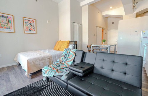 Downtown Cincinnati Apartment | Cozy apartment in Charming Cincinnati with fitness room, WiFi, AC