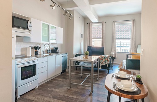 Downtown Cincinnati Apartment | Cozy apartment in Charming Cincinnati with fitness room, WiFi, AC