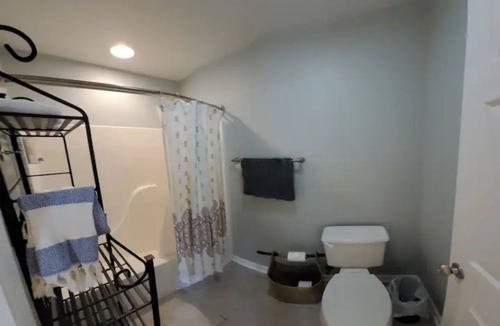 Farragut Apartment | Cozy apartment in farm!