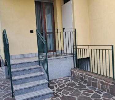 Cusano Milanino House | Cozy apartment in villa 4 PAX- Milano Nord - 200 MT train station to city center, Stazione centrale, Cadorna, airports - private parking place