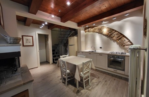 Guzman Apartment | Cozy apartment, inside the walls of Bevagna, newly renovated.