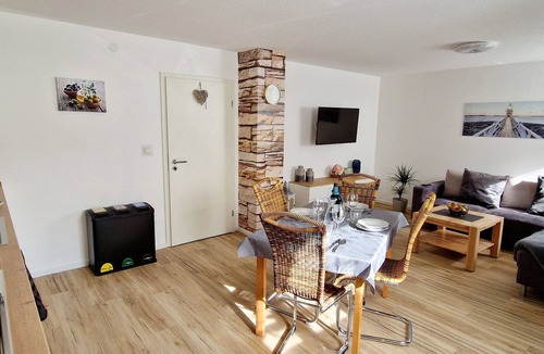 Meerholz Apartment | Cozy apartment on the edge of a field for holidaymakers and fitters