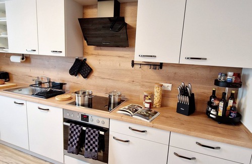 Meerholz Apartment | Cozy apartment on the edge of a field for holidaymakers and fitters