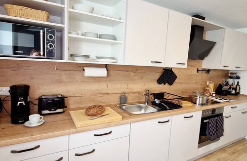 Meerholz Apartment | Cozy apartment on the edge of a field for holidaymakers and fitters