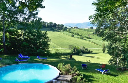 Cupramontana Cottage | Cozy apartment with swimming pool , in the Italian countryside.