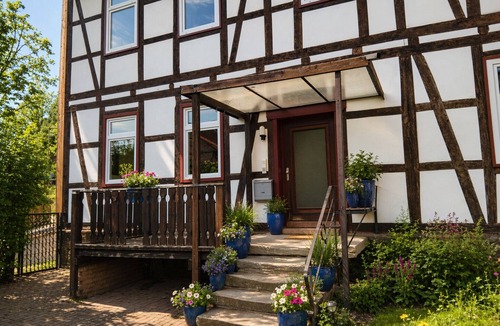 Gleichen Apartment | Cozy apartment with garden for up to 7 guests, company, family & dog near the lake