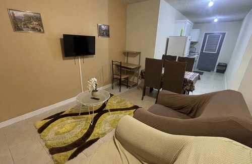 Bridgetown House | Cozy Apt centrally located, walking distance to beach, Bakeries & Supermarkets