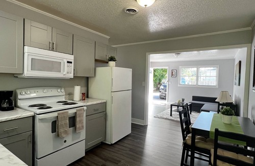 Dunean Apartment | Cozy Apt. Near Downtown (2BR, 1BA, 3 beds)
