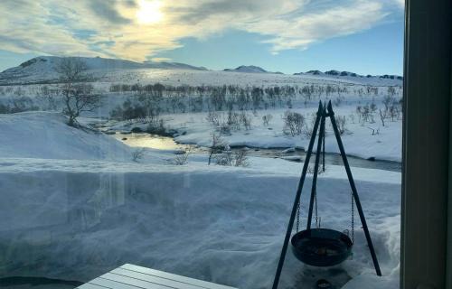 Hovden House | Cozy Architect-Designed Cabin With River View