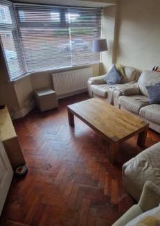 London Borough of Ealing House | Cozy at Slim's