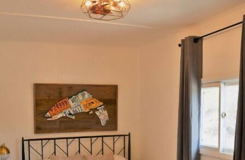 Bailey Cabin | Cozy Bailey Cabin- Fox