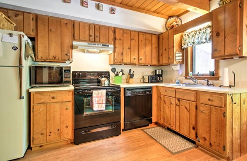 Bartlett House | Cozy Bartlett Townhome < 3 Mi to Attitash Mountain