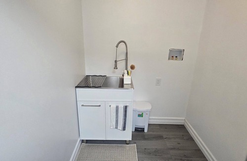 Lower Sackville House | Cozy Basement Suite