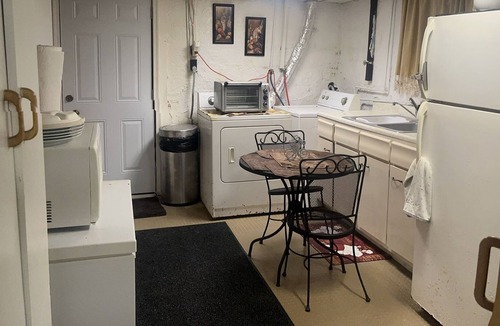 Clinton Apartment | Cozy Basement Studio w/Amenities