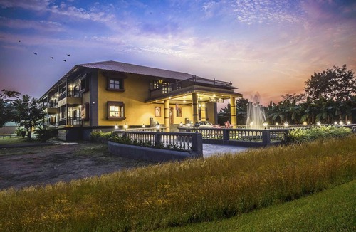 Satara Hotel | Cozy Basic Room in A Picturesque Wada 10