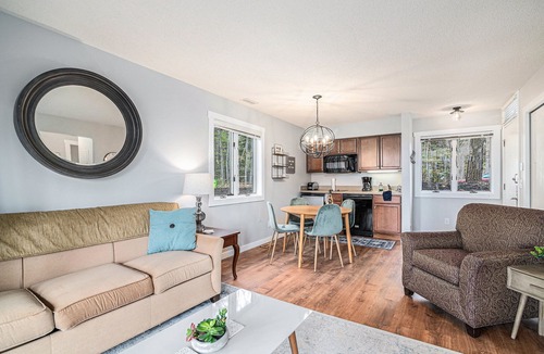 Acme Condo | 🏖️ Cozy Bayview 1BDR Walk-out Condo @ The Shores ➠ 5660