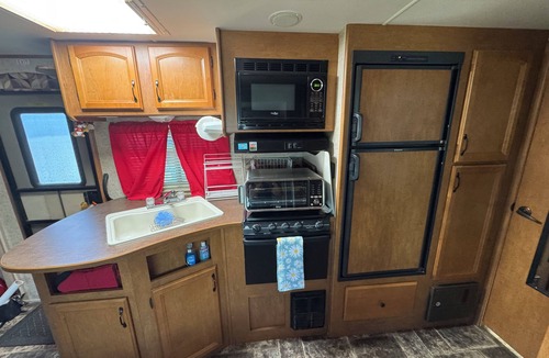 Surfside Beach House | Cozy Beach Camper Minutes to Sand & Surf