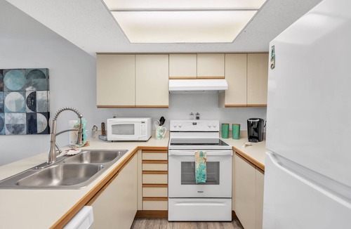 Butler Beach Condo | Cozy Beach Corner Cozy