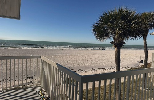 Belleair Beach House | Cozy Beach Front townhome in marvelous Belleair Beach, Sleeps up to 6 Guests