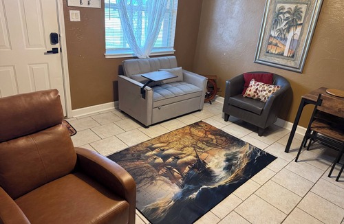 Rockefeller Heights House | Cozy Beach House bungalow 2-bedroom apartment, lovely Ormond Beach with AC, WiFi
