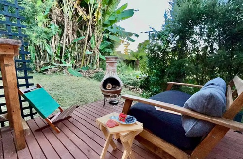 Raglan Cabin | Cozy Beach Tiny House – Where tranquility and comfort meets relaxed surf vibes