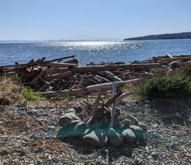 Sooke House | Cozy Beachfront Cabin at Woodside Farm