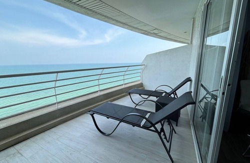 Cha-am Condo | Cozy Beachfront Condo With Jacuzzi On Balcony