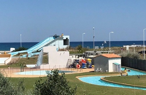 Le Barcares Apartment | Cozy Beachfront Studio Cabin for 4 in Port Barcarès, Near Shops & Aqualand