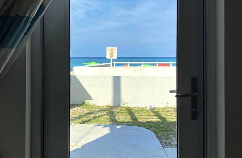 Cockburn Town Villa | Cozy Beachfront Villa Perfect for 2