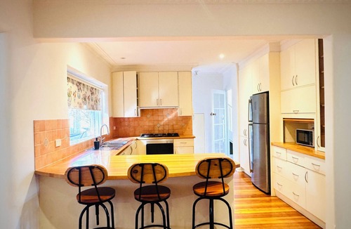 Brighton East House | Cozy Beachside Home | 5BR + Pool +Rumpus +King beds + PingPong Table