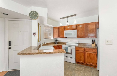 Ocean Side Village Condo | Cozy Beachside Hideaway