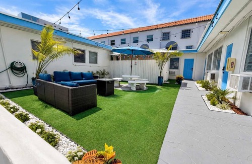 Hollywood South Central Beach Apartment | Cozy Beachside Studio for Solo Travelers & Couples