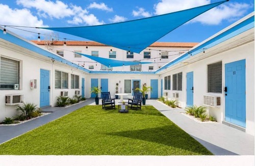 Hollywood South Central Beach Apartment | Cozy Beachside Studio for Solo Travelers & Couples