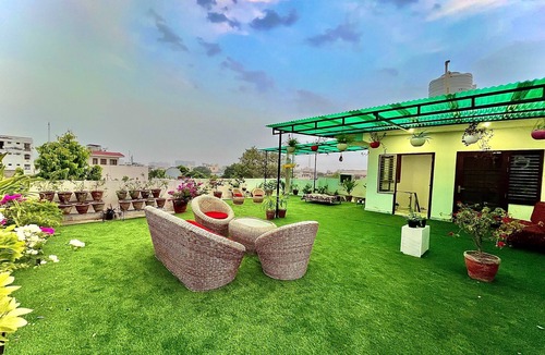 Fatehabad Road Bed & Breakfast | Cozy Bed and Breakfast- 9 min walk from Taj Mahal