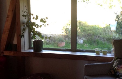 Aramoana Cabin | Cozy Bed and Breakfast Retreat with Incredible Views in Otago, New Zealand
