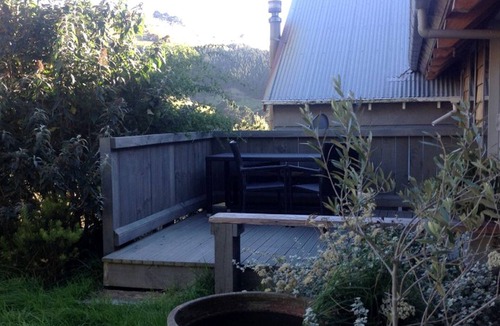 Aramoana Cabin | Cozy Bed and Breakfast Retreat with Incredible Views in Otago, New Zealand