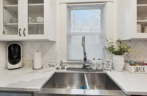 Drayton Plains House | Cozy Birmingham Chalet: Walk to Town, 3BR, Office, Clean & Modern