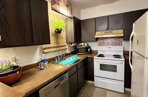 Northwest Los Angeles Heights Condo | Cozy Boho Condo 2 Beds 1 Bathroom 15 min from Downtown, Riverwalk, Pearl