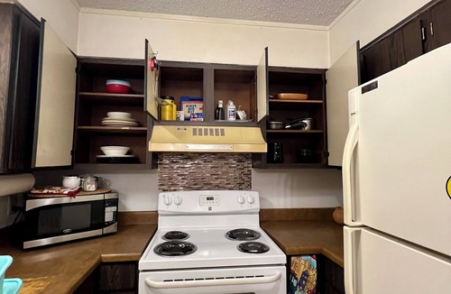 Northwest Los Angeles Heights Condo | Cozy Boho Condo 2 Beds 1 Bathroom 15 min from Downtown, Riverwalk, Pearl