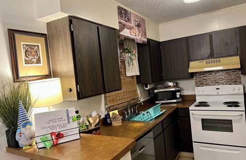 Northwest Los Angeles Heights Condo | Cozy Boho Condo 2 Beds 1 Bathroom 15 min from Downtown, Riverwalk, Pearl