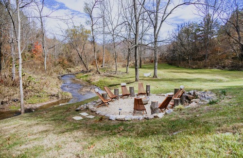 Canton Cabin | Cozy Boho Log Cabin 20 mins to AVL with Hot tub-Game room-Creek-Firepit-Hammock