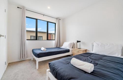 Auckland Villa | Cozy Brand New Townhouse 3