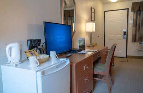Canmore Apartment | Cozy + Bright Canmore Room | Great Value!