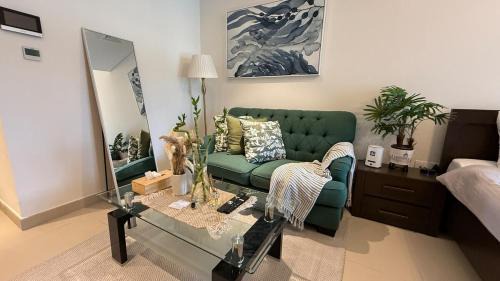 Dubai Apartment | Cozy & Bright Studio accessible to bus and Metro