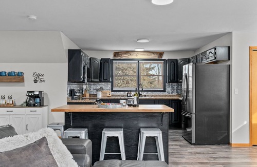 Markesan House | Cozy Budget Stay Firepit & Relaxing Space