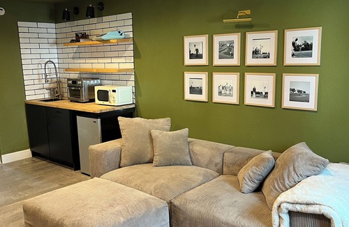 Phoenix House | Cozy bungalow in Central Phoenix near stadiums, hospitals, & restaurants
